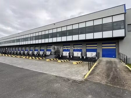 location entrepôt fosses 95470 1322m² à 10731m²