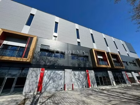 location local d'activités 341 m²