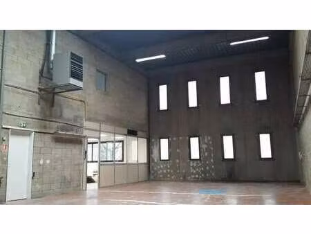 location local d'activités 326 m² à 598 m²