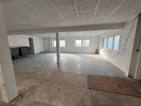 location local d'activités 136 m²