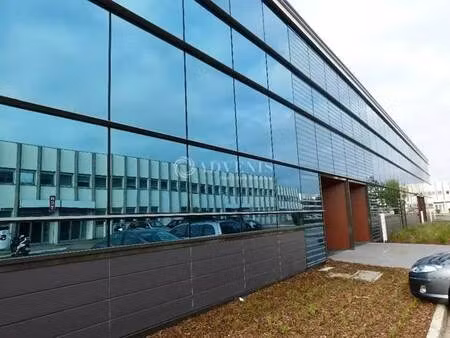 location local d'activités 521 m²