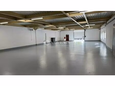 location local d'activités 300 m²