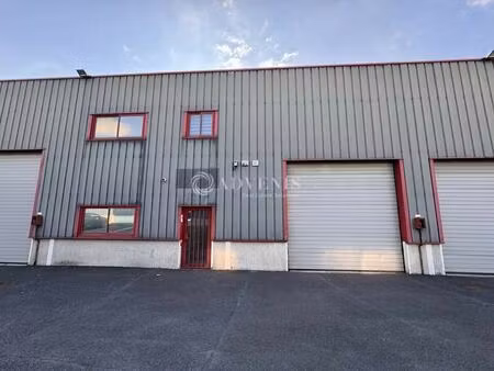 location local d'activités 296 m²