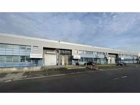 location local d'activités 738 m² à 2 283 m²