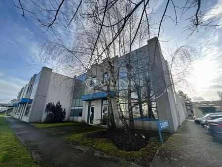 location local d'activités 213 m²