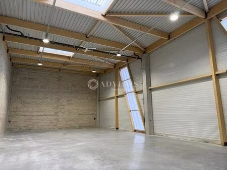 location local d'activités 451 m²