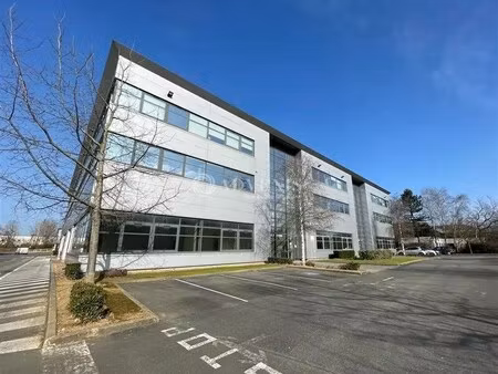location local d'activités 1 524 m² à 3 685 m²