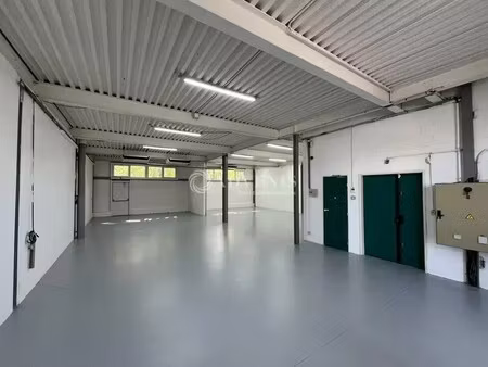 location local d’activités voisins le bretonneux 78960 230m²