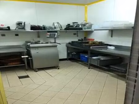 location local d'activités 112 m²