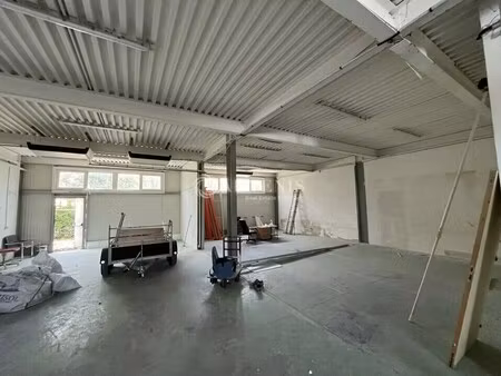 location local d'activités 230 m²