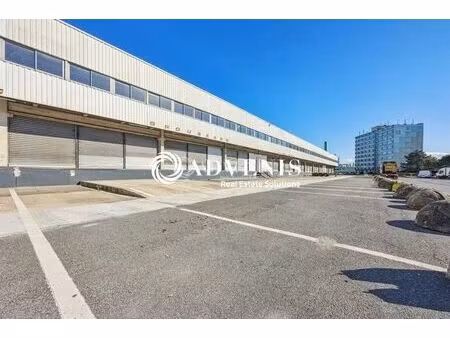location entrepôt 250 m² à 2 484 m²
