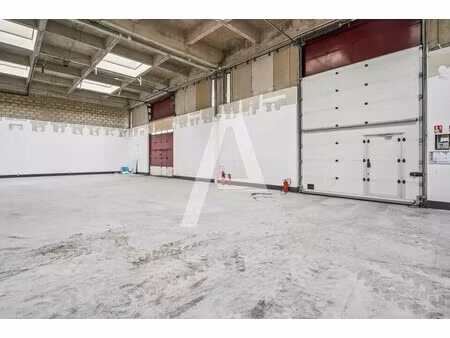 location entrepôt 656 m² à 957 m²