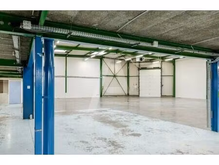 location entrepôt 600 m² à 1 587 m²