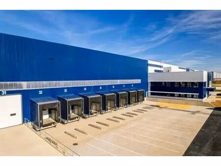 location entrepôt villenoy 77124 9531m² à 9825m²