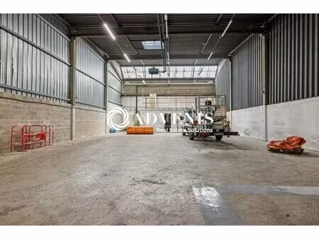 location local d'activités 413 m²