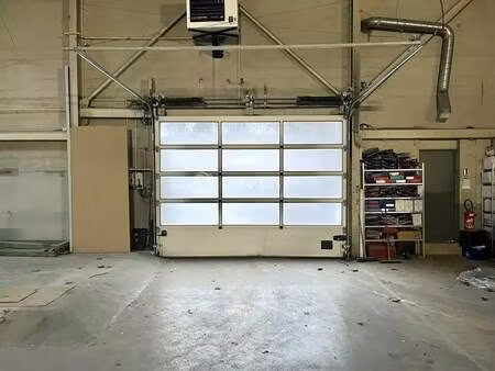 location local d’activités avon 77210 327m²