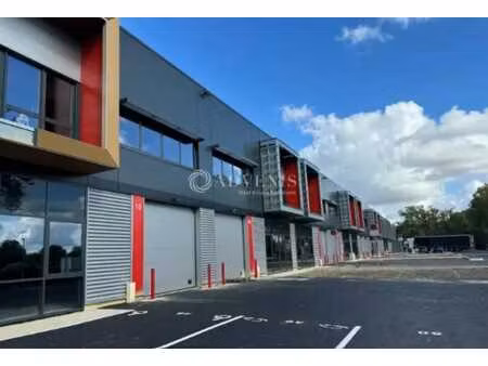 location local d'activités 378 m² à 7 560 m²