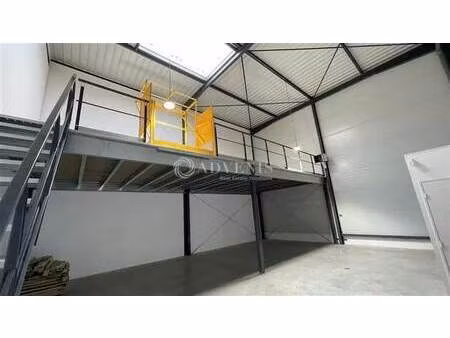 location local d'activités 112 m² à 334 m²
