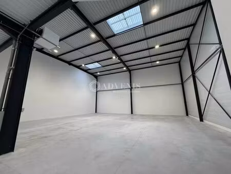 location local d'activités 605 m² à 3 324 m²