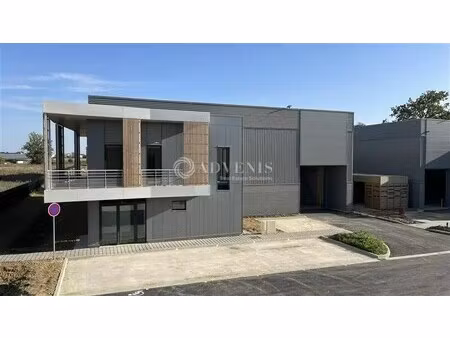 location local d'activités 786 m² à 8 862 m²