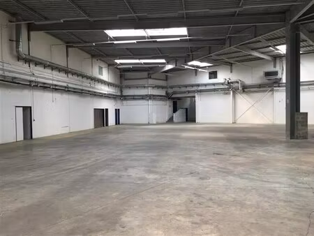 location local d'activités 2 930 m²