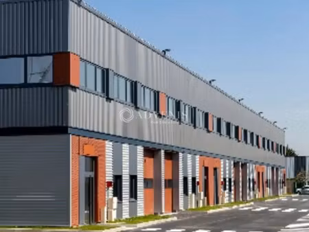 location local d'activités 383 m² à 3 240 m²