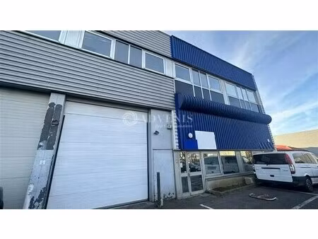 location local d'activités 876 m²