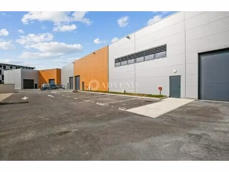 location local d'activités 376 m² à 510 m²