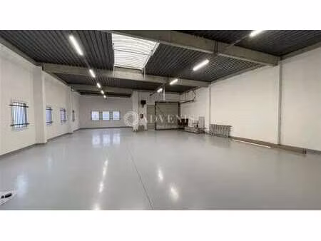 location local d’activités lognes 77185 385m²