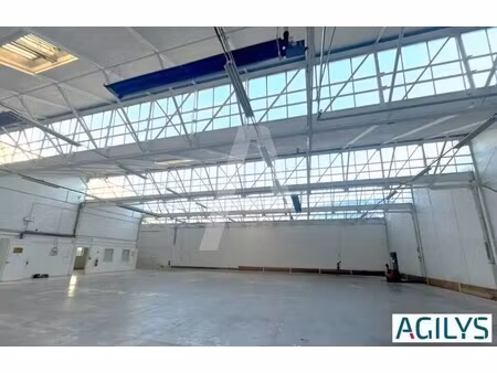 location local d'activités 820 m² à 2 008 m²