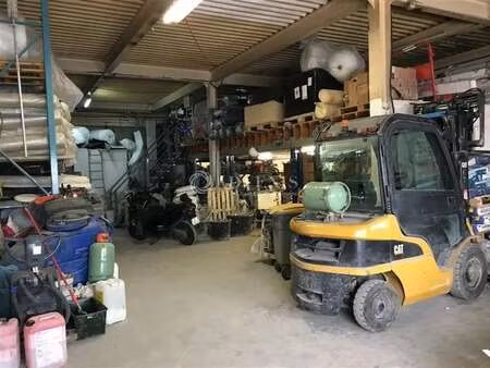 location local d'activités 281 m²