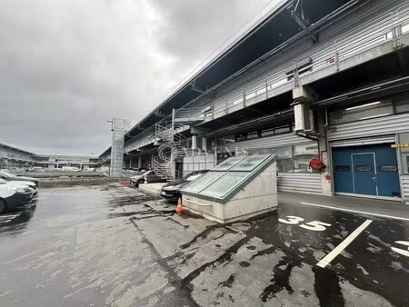 location local d'activités 636 m²