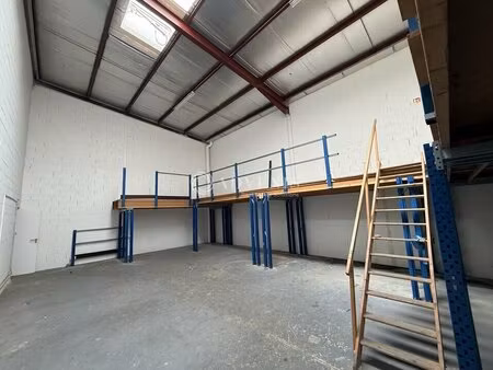 location local d’activités quincy voisins 77860 294m²