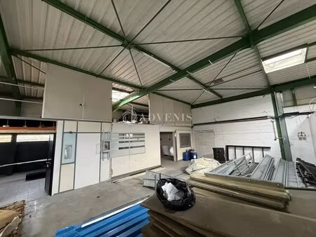 location local d'activités 373 m²