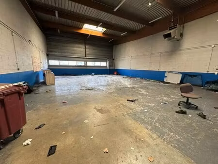 location local d'activités 353 m²
