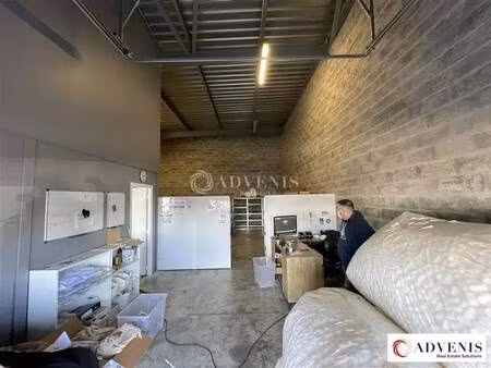 location local d'activités 150 m²