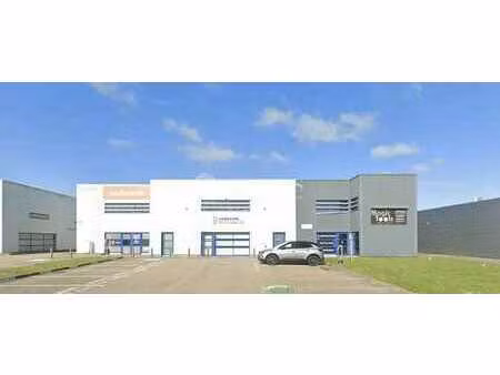 location local d'activités 245 m²