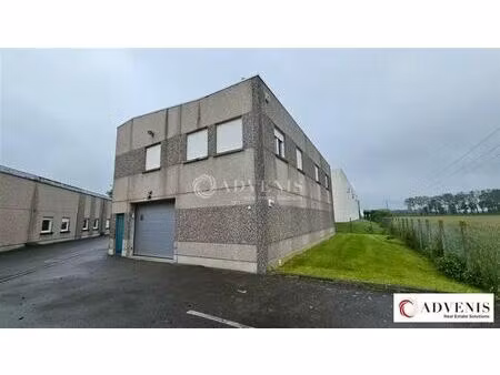 location local d'activités 412 m²