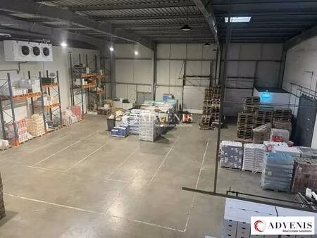 location local d'activités 458 m²