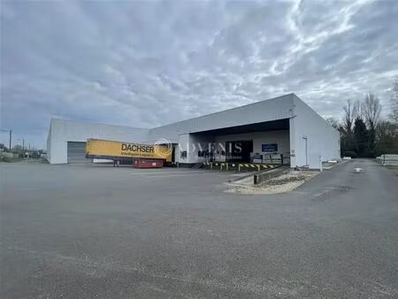 location local d'activités 4 860 m²