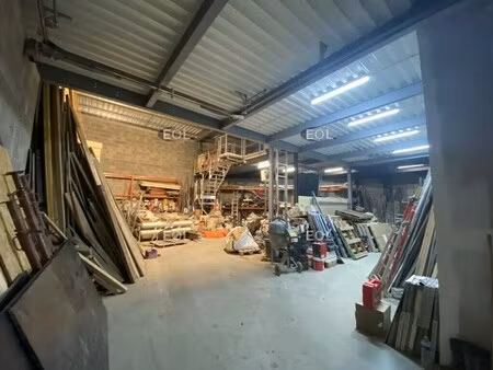 location local d'activités 416 m²