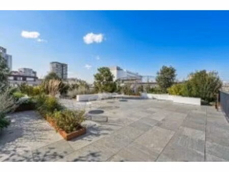 location local professionnel 6 152m²