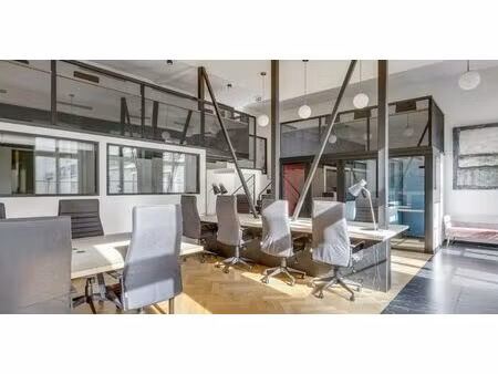 location local professionnel 354m²