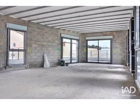 vente bureaux et commerces à saint-maximin-la-sainte-baume (83470) : à vendre / 65m² saint