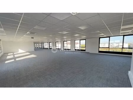 location bureaux 210 m² à 1 172 m²