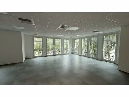 location bureaux 111 m²