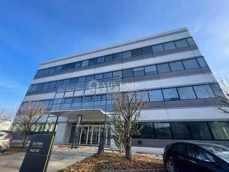 location bureaux 305 m² à 2 210 m²