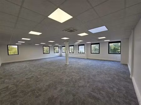 location bureaux 164 m²