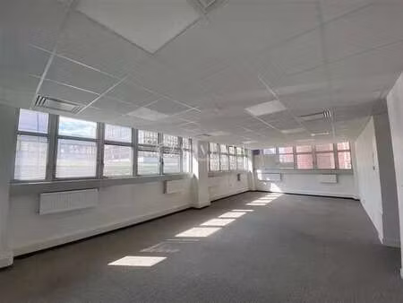 location bureaux 711 m²