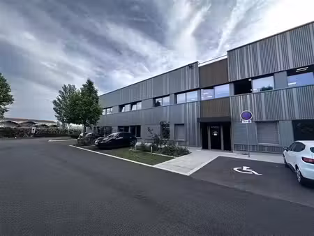 location bureaux 902m²